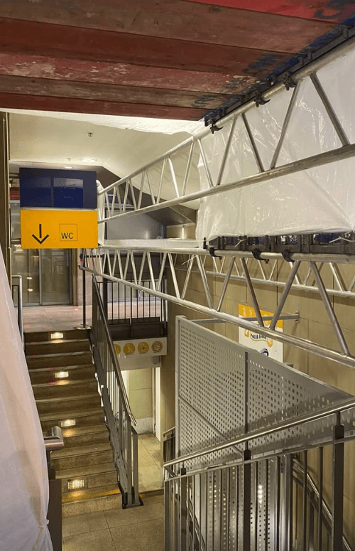 Can Gerüst an Treppen